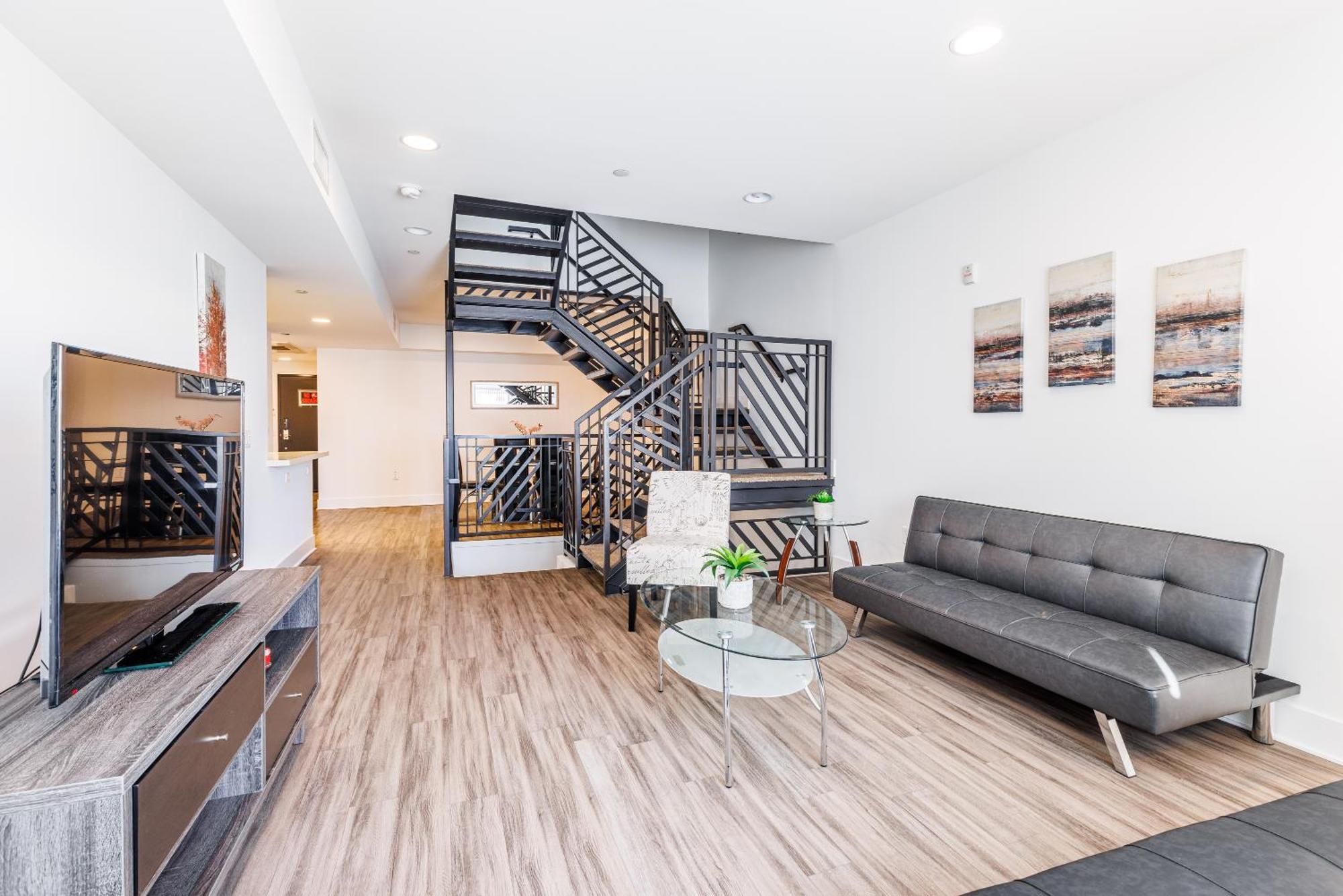 Sunset Boulevard Apartments — Photos 3